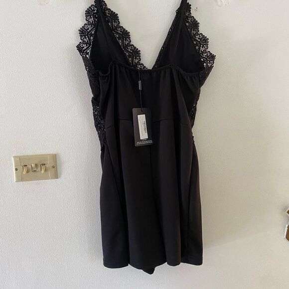 NWT Pretty Little Thing black lace romper size 12 - Picture 3 of 8